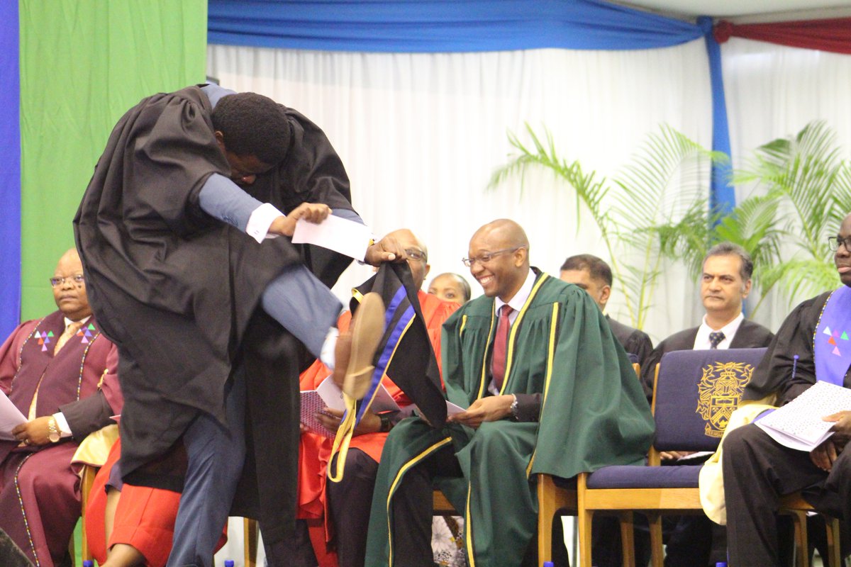 DUT_Tweets's tweet image. Final session for the Faculty of Accounting and Informatics was LIT #DUTGrad19  @RadioDUT @DUTAlumni