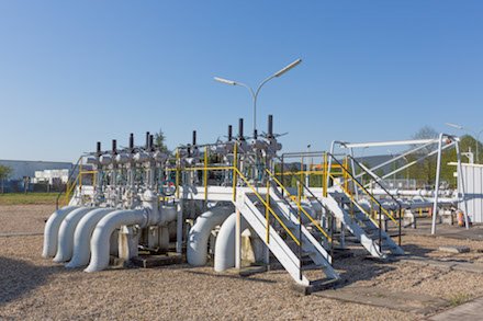 PetroleEtGaz's tweet photo. Transport d' #hydrocarbures : #Bolloré Energy cède (via sa filiale Petroplus Marketing France, acquise en 2013) sa participation de 5,5 % au capital de #Trapil à Pisto SAS qui détient désormais 44 % du capital de l'opérateur de pipelines #pétrole #logistique https://t.co/ZvAA3p2c7A