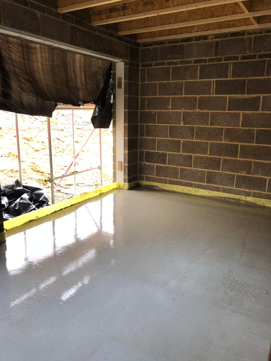 dragon_heating's tweet photo. 50mm Cemfloor screed laid on visqueen.
Lovely finish on the screed!☺️ https://t.co/5dd9NTHfO2