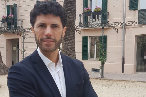 DotzeCastellar's tweet photo. 🔵Una entrevista més a la Roda d'Alcaldables del DOTZE amb @lactual!
3/7: avui, a les 12:05h, Matías de la Guardia, cap de llista de @Cs_Castellar https://t.co/cHBn33Xu3C
