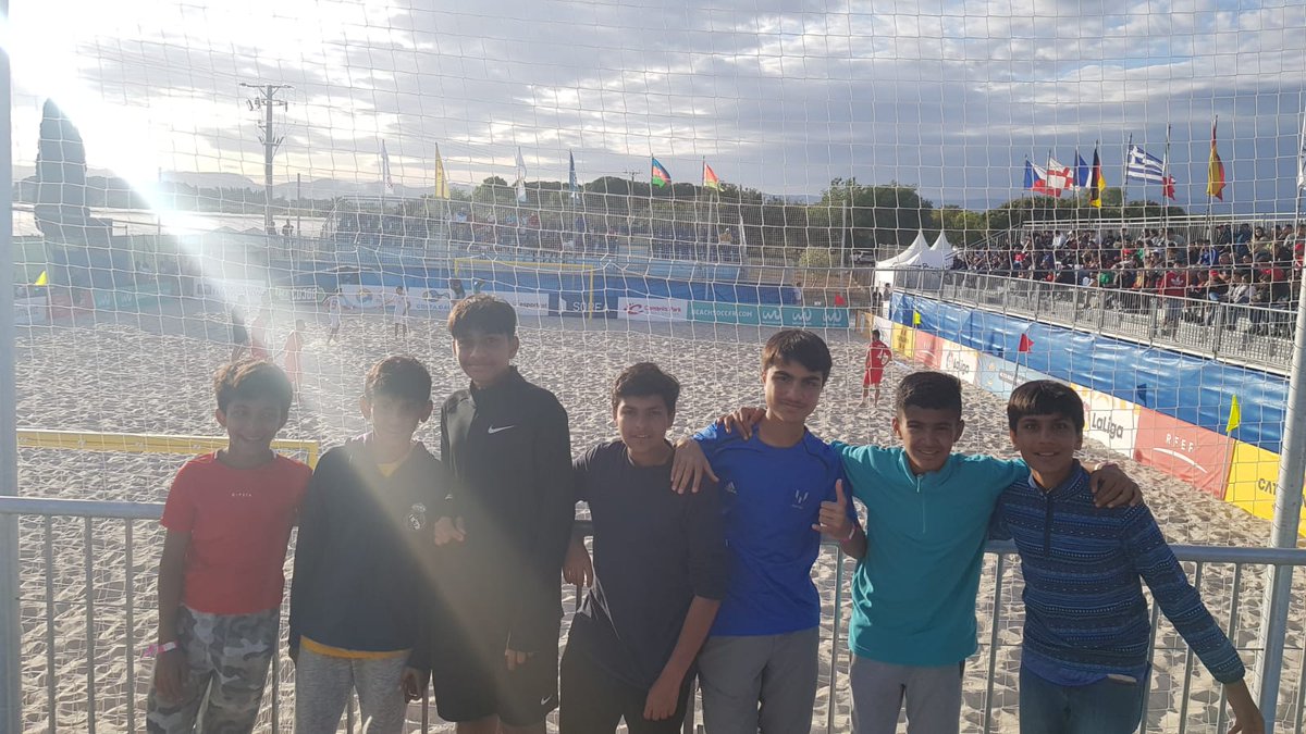 smartfootball0's tweet photo. #SFcamps Football &amp; lots of fun with the @Prodigyexp group from India 🇮🇳.

FC Barcelona's game ✔
Talk with professional footballer Danny Guthrie ✔
Beach Soccer World Cup ✔
Smartfootball Campus ✔
Friendly games ✔

We'll miss you, guys !! https://t.co/rMIaf6KFNi
