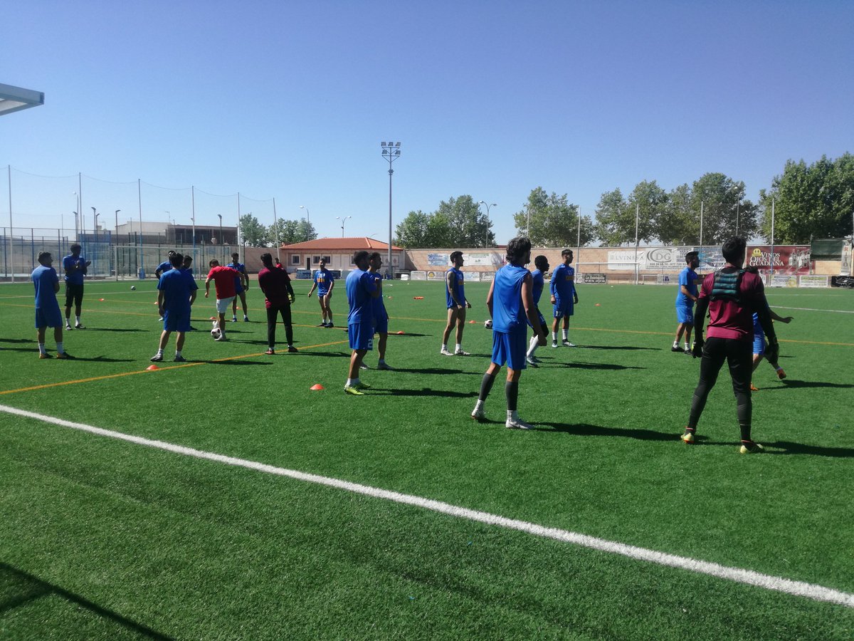 VXVILLARRUBIACF's tweet image. ¡Buenos días!

Comenzamos nueva semana de entrenamientos.🏋️⚽🏃

Concentrados en conseguir los tres puntos en nuestra próxima final. 

¡VAMOS EQUIPO!

#Ilusionblanquiazul
#LaIlusionDeUnPueblo
#1Final