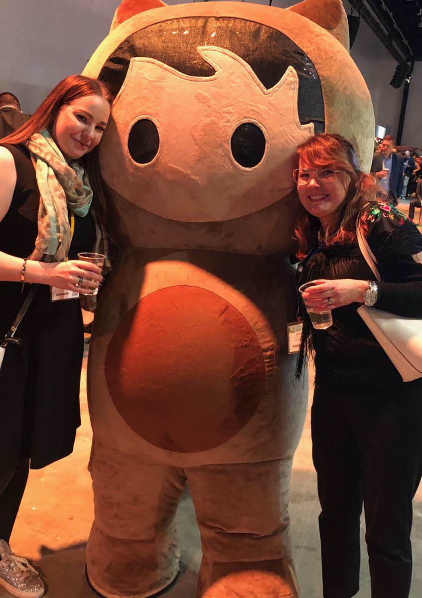 Haluaisin, että meilläkin olisi oma maskotti. Toistaiseksi pitää vain tyytyä halailemaan muiden maskotteja. 

⁦<a href="/SalesforceFI/">Salesforce Finland 🇫🇮</a>⁩ #SalesforceBasecamp ⁦<a href="/sarrrrba/">Sari Venäläinen</a>⁩
