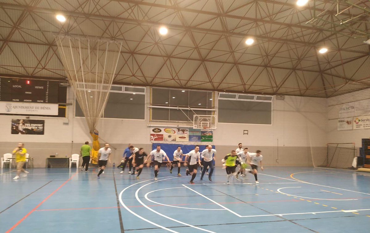 Crónica del partido de este pasado sábado de nuestro senior Bel-liana F.S..
Un partido que acabó en victoria para los nuestros y que significa el ascenso de categoría.
Crónica patrocinada por <a href="/AtlanticaAGRI/">Atlántica Agrícola</a> elperiodicodevillena.com/victoria-y-asc…
#Beliana #Villena #Fútbol #Sala #Futsal