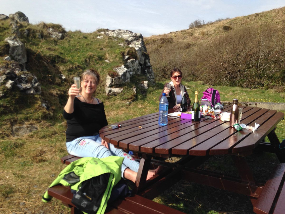 IslayWhiskyAcad's tweet photo. https://t.co/T1UXEOdYz5 Hipflasks and Driftwood Tour...Check it out..whisky on the beach, magical picnics, Islay life, adventures...what's not to like?😊 Book now with rachel@islaywhiskyacademy.scot
@VisitScotland @Islay_Jura
#WhiskyMagic #DreamsandDrams https://t.co/Ngu9OREL2p