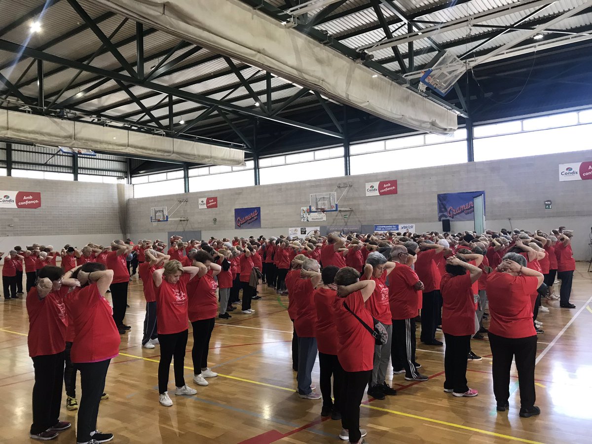 assocajudam's tweet photo. Avui part del grup de #ensmovem del #programapredegent d’ #estimulaciocognitiva ens reunim amb altres grups d #activitatfisica de #SantaColoma per gaudir plegats de la festa esportiva  de la #GentGran #AssociacioEsportiSalut @scgramenet https://t.co/H2rPrJXcLL