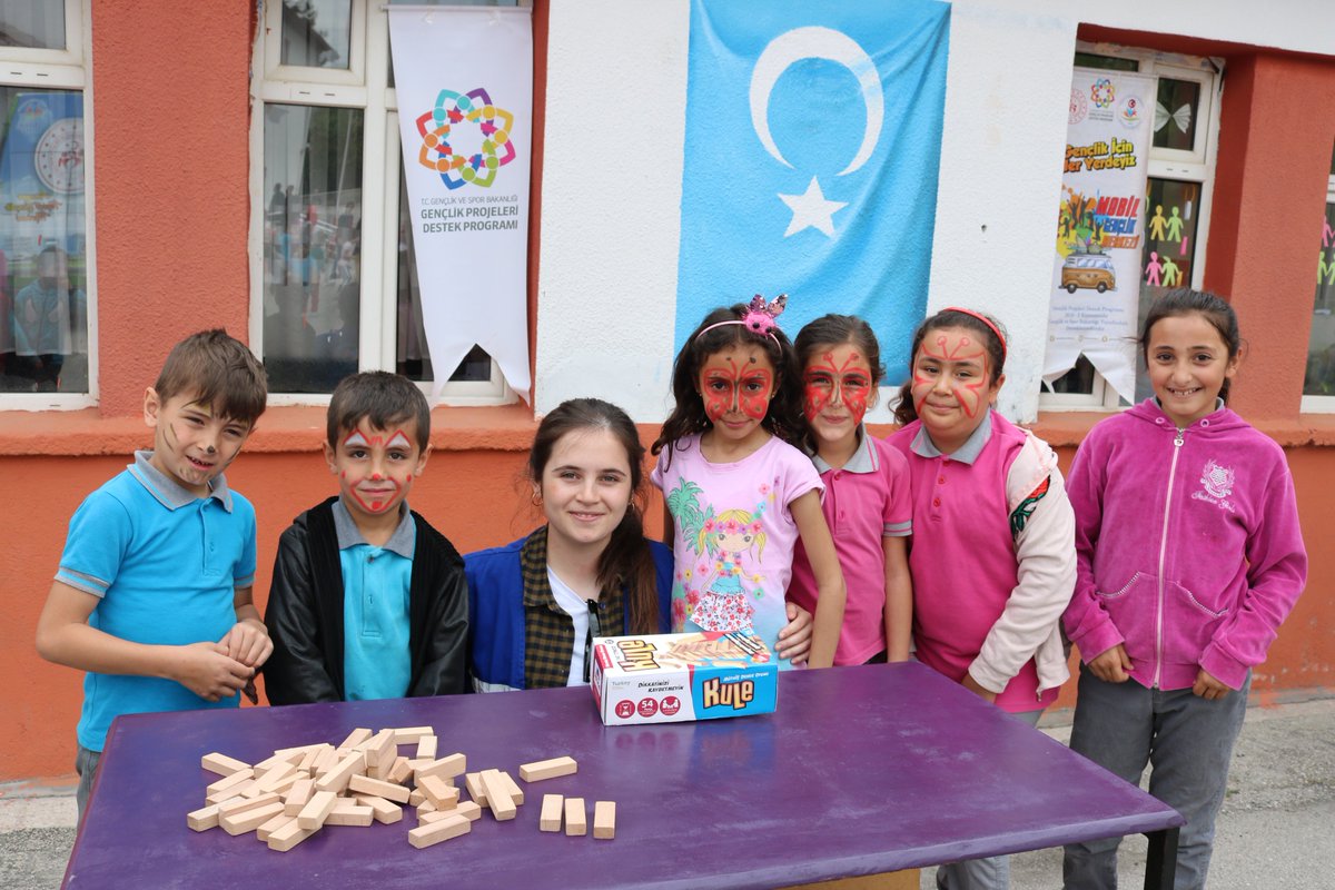 #GençlikİçinHerYerdeyiz Mobil Gençlik Merkezi Projemizin 19.Durağı Amasya Ovasaray İlk ve Ortaokulu oldu.Projemizin gerçekleşmesinde emeği geçenlere teşekkür ederiz.
#GSBGM 
#GSBAmasyaGençlikMerkezi
#MobilGençlikMerkezi
#MerkezimHerYerde
#AmasyaGençlikMerkeziGençlikveSporKulübü