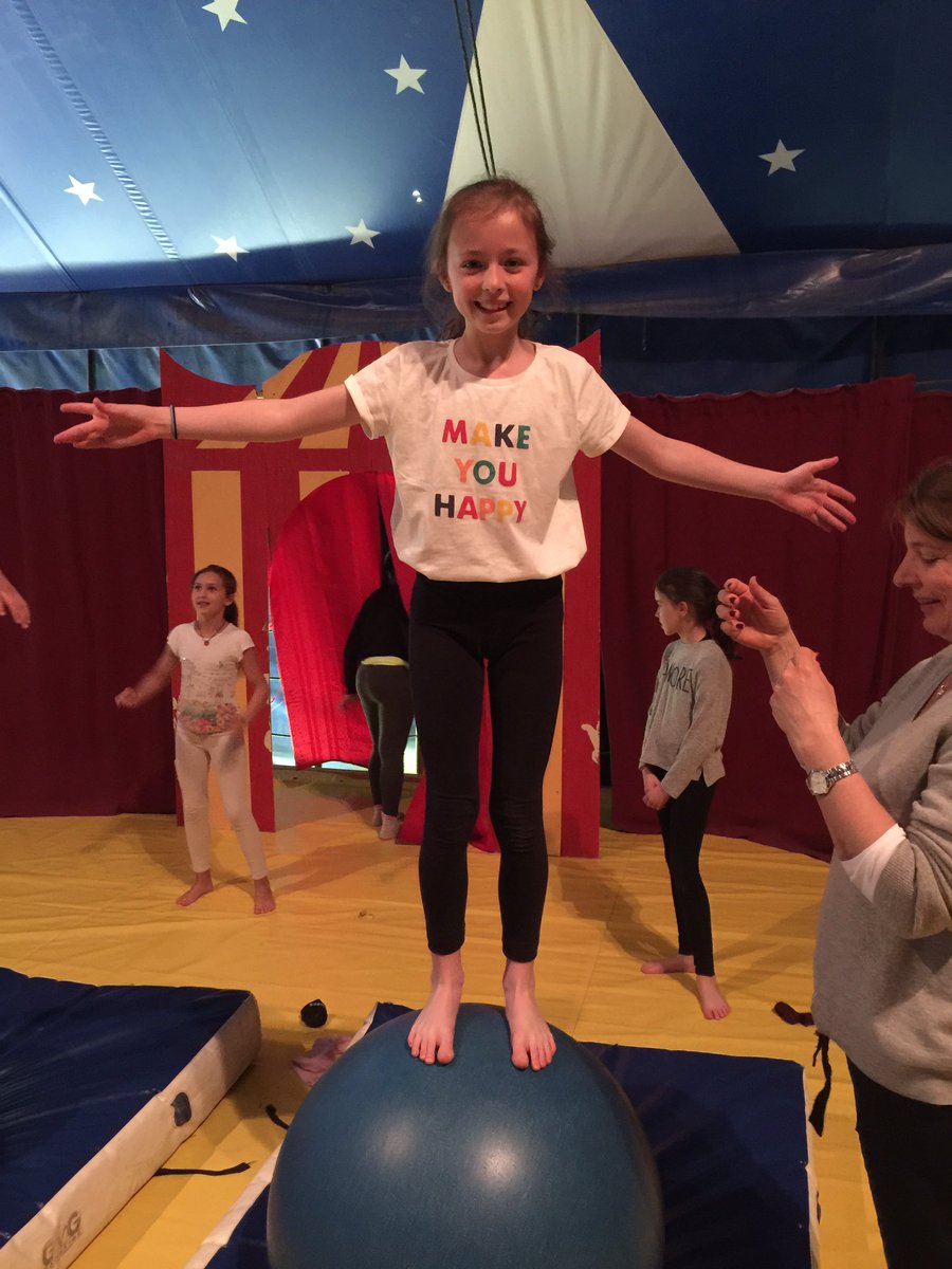 MaisonClaireFontaine tweet media