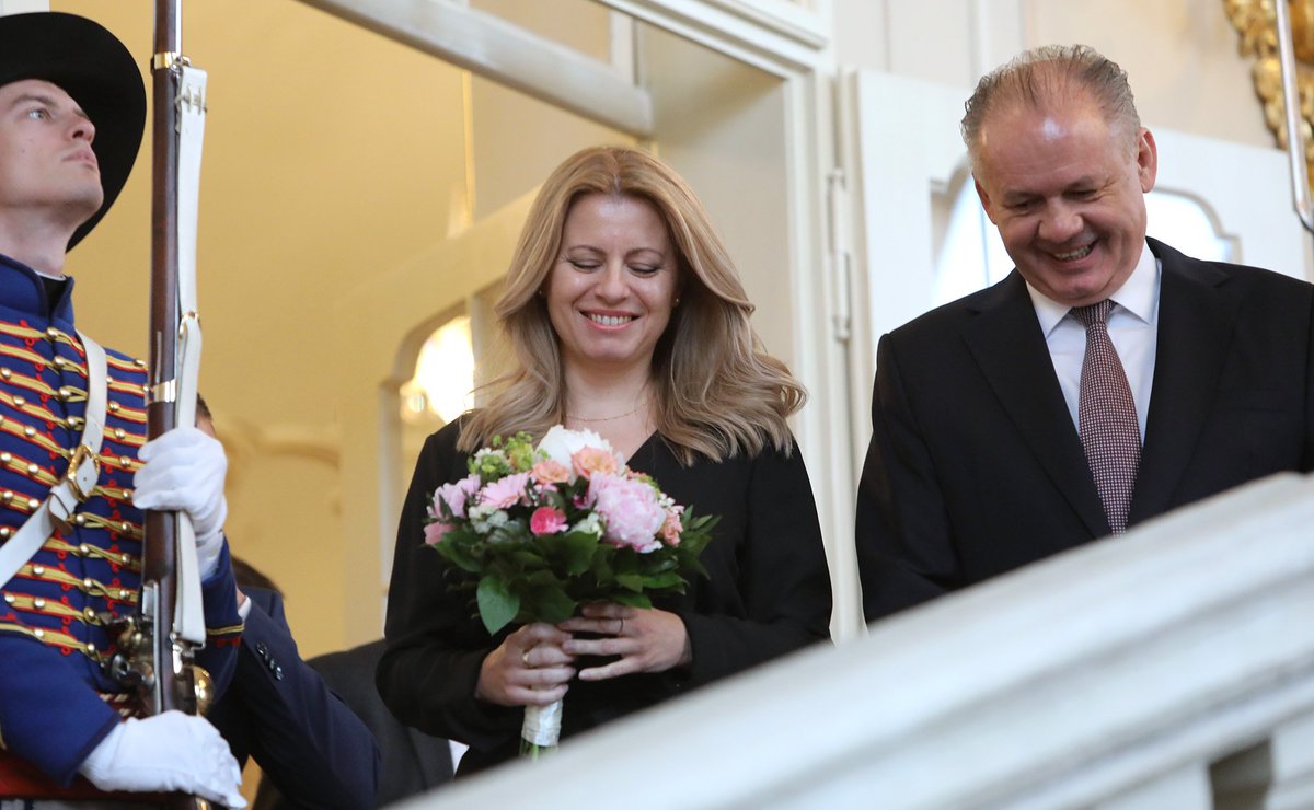 Teším sa, že som dnes mohol prvýkrát oficiálne privítať <a href="/ZuzanaCaputova/">Zuzana Čaputová</a> – už čoskoro novú prezidentku. Odovzdávanie úradu prebieha priateľsky a konštruktívne. Pre pani prezidentku tu zostane pracovať dobrý tím. Čo by som jej poradil? Nech zostane sama sebou, blízko k ľuďom.