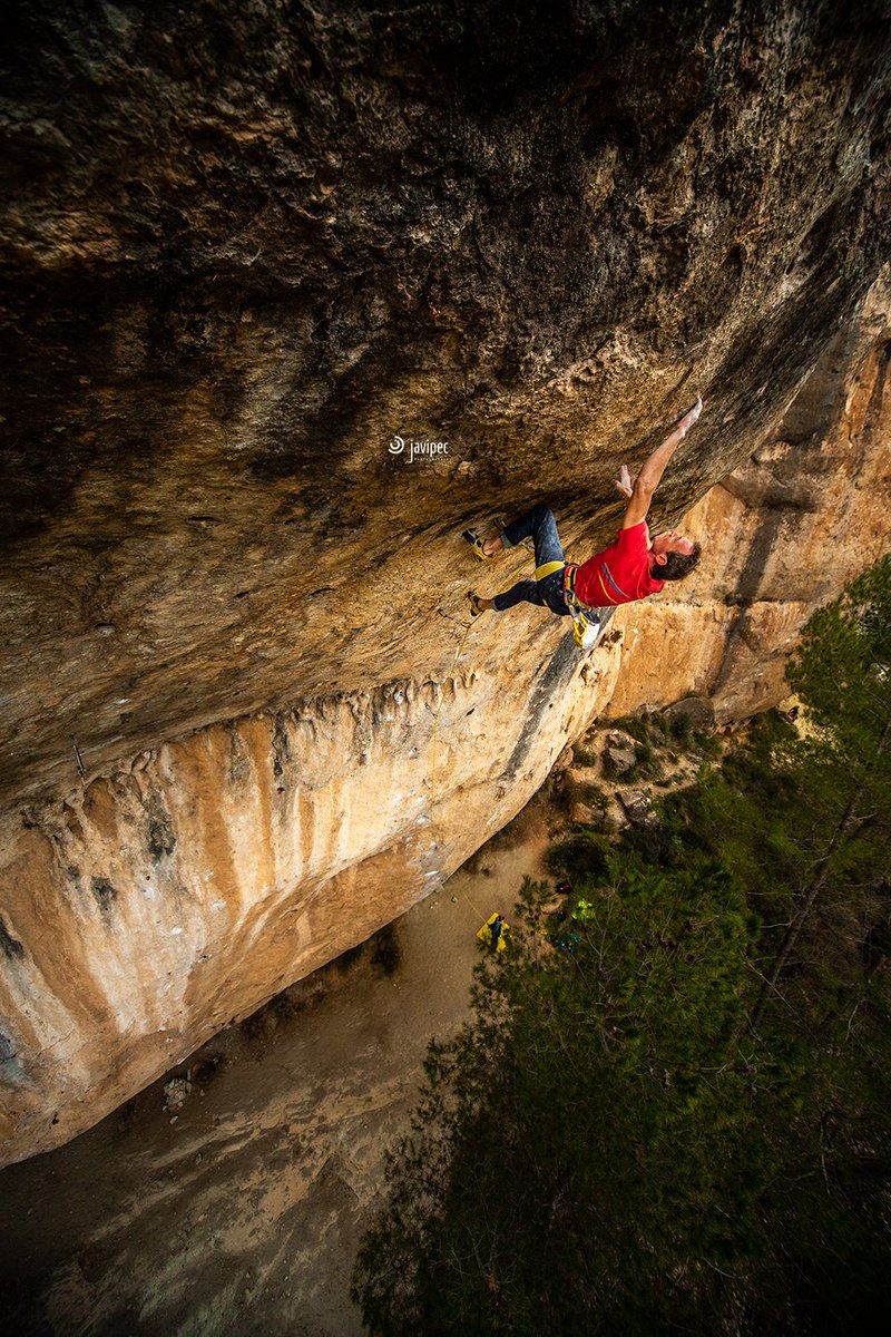 "Citro" Carlos Logroño #climbing #outdoors #Cuenca <a href="/LaSportivaSpain/">LaSportivaSpain</a> <a href="/climbskin/">Climbskin®</a> Nikita