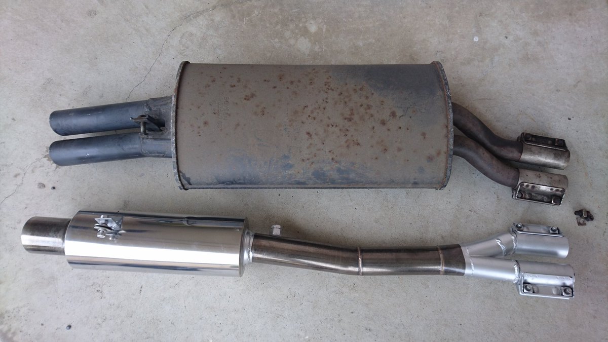 マック シュンカナ えんげきdamon 21 044 復活 M3的な生活 純正マフラー15kg ステンマフラー5 2kg 約10kgの軽量化 M3のマフラーは熔接かクランプ 元溶接工だから機材が有れば出来るが持ってないので錆止め塗装したクランプで Bmw 0m3 令和