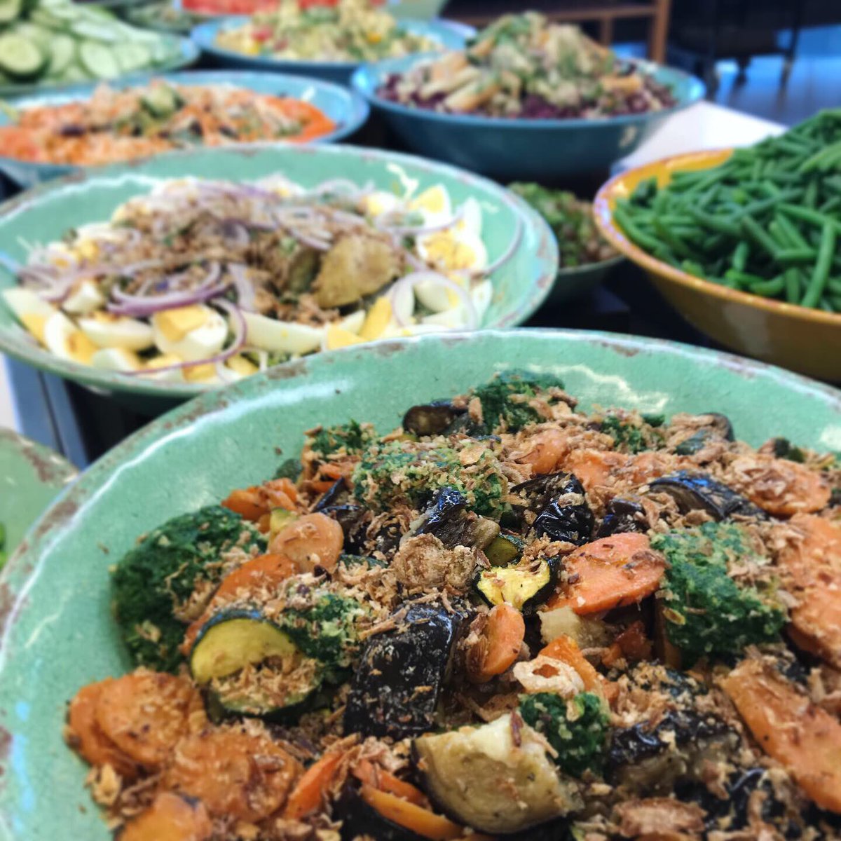 connectoneleven's tweet photo. We have some new, tasty offers available on our summery salad bar this lunchtime... be sure to check them out ☀️ #healthyliving https://t.co/cJQsZw1M6M