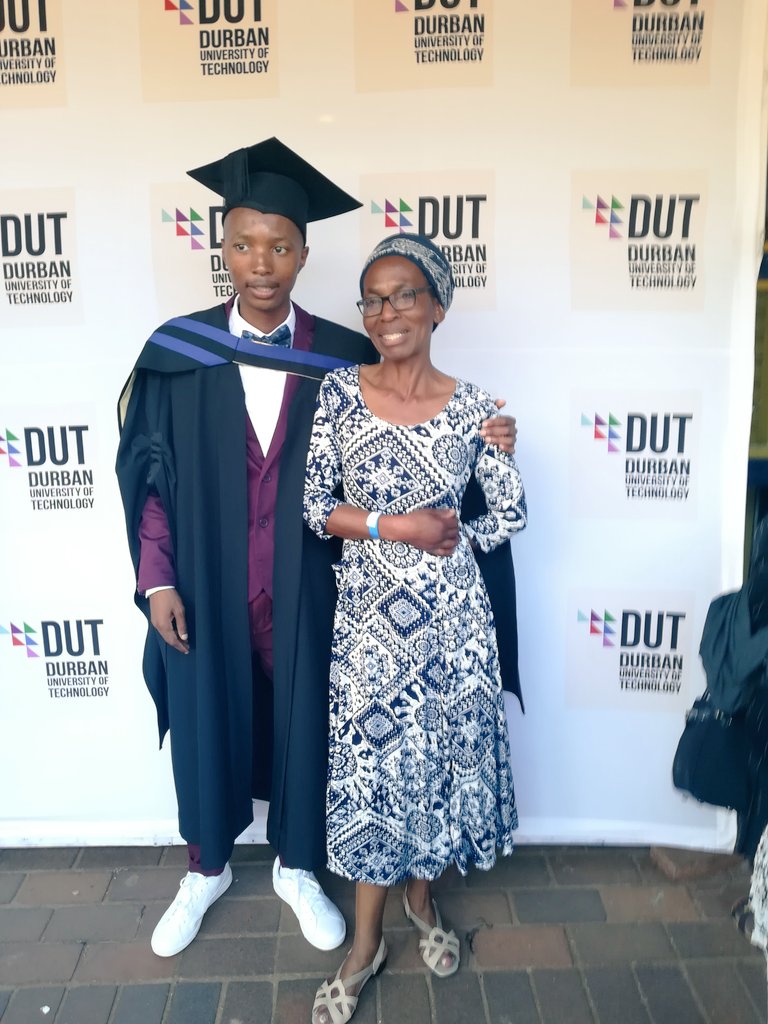 MadVee_98's tweet image. "Mama I made it" #DUTgrad19