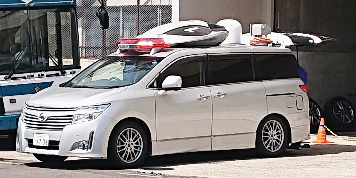 道南緊急車両 今日撮影した警察車両 笑 その２ １ 函館方面本部 情報通信部 機動通信隊のe52エルグランド通信車 ２ 函館西暑のキザシ捜査車両 ３ 函館市消防本部 タンク車 T Co C67lnahhwl Twitter
