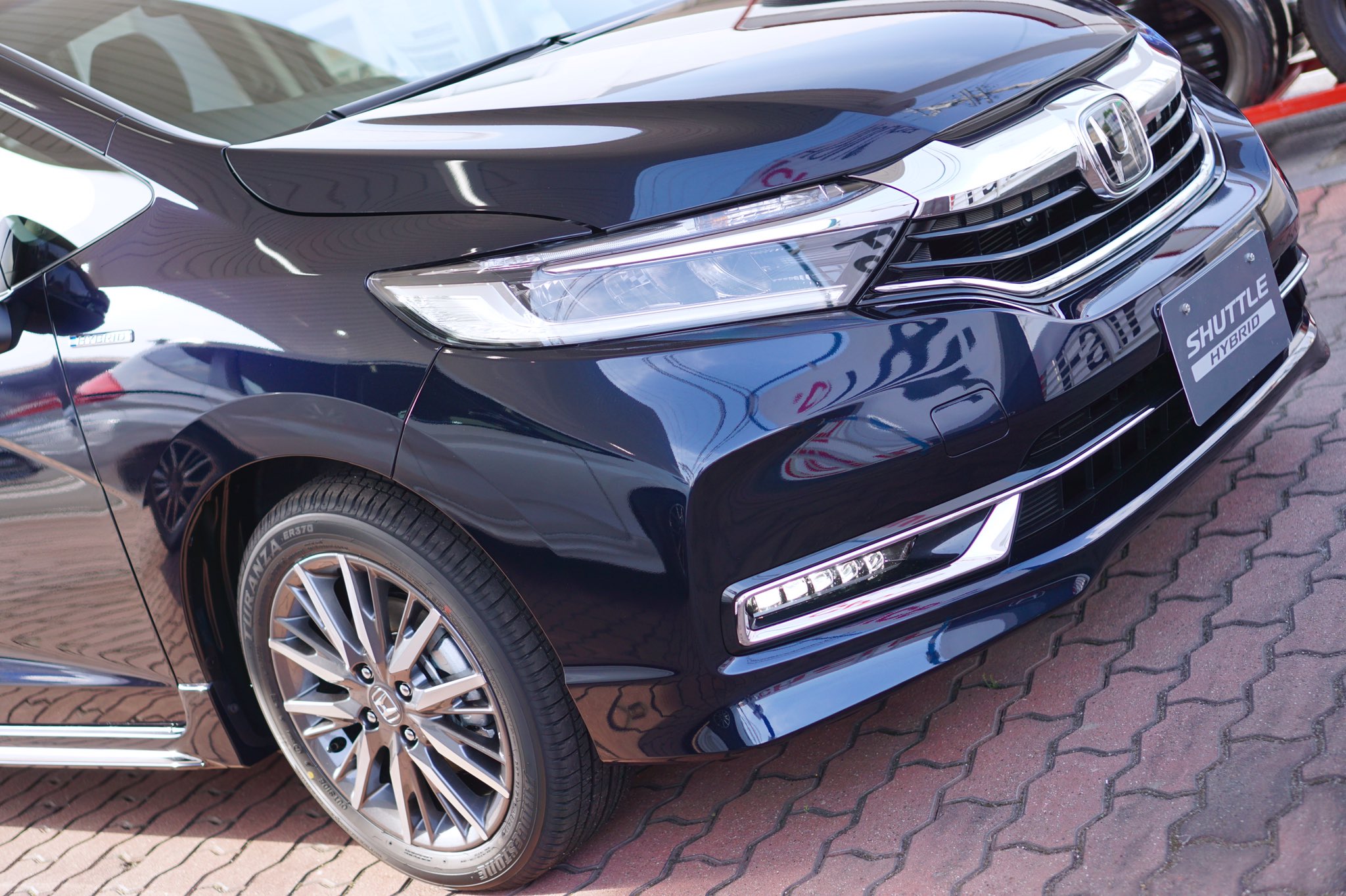 Twitter 上的 いわっき ホンダ 新型シャトル マイナーチェンジ版 見てきました 動画 T Co Kh2zzao08e フロントバンパーやテール形状の変更により よりスタイリッシュで上質な印象になりました グレード Hybrid Z Honda Sensing ボディカラー