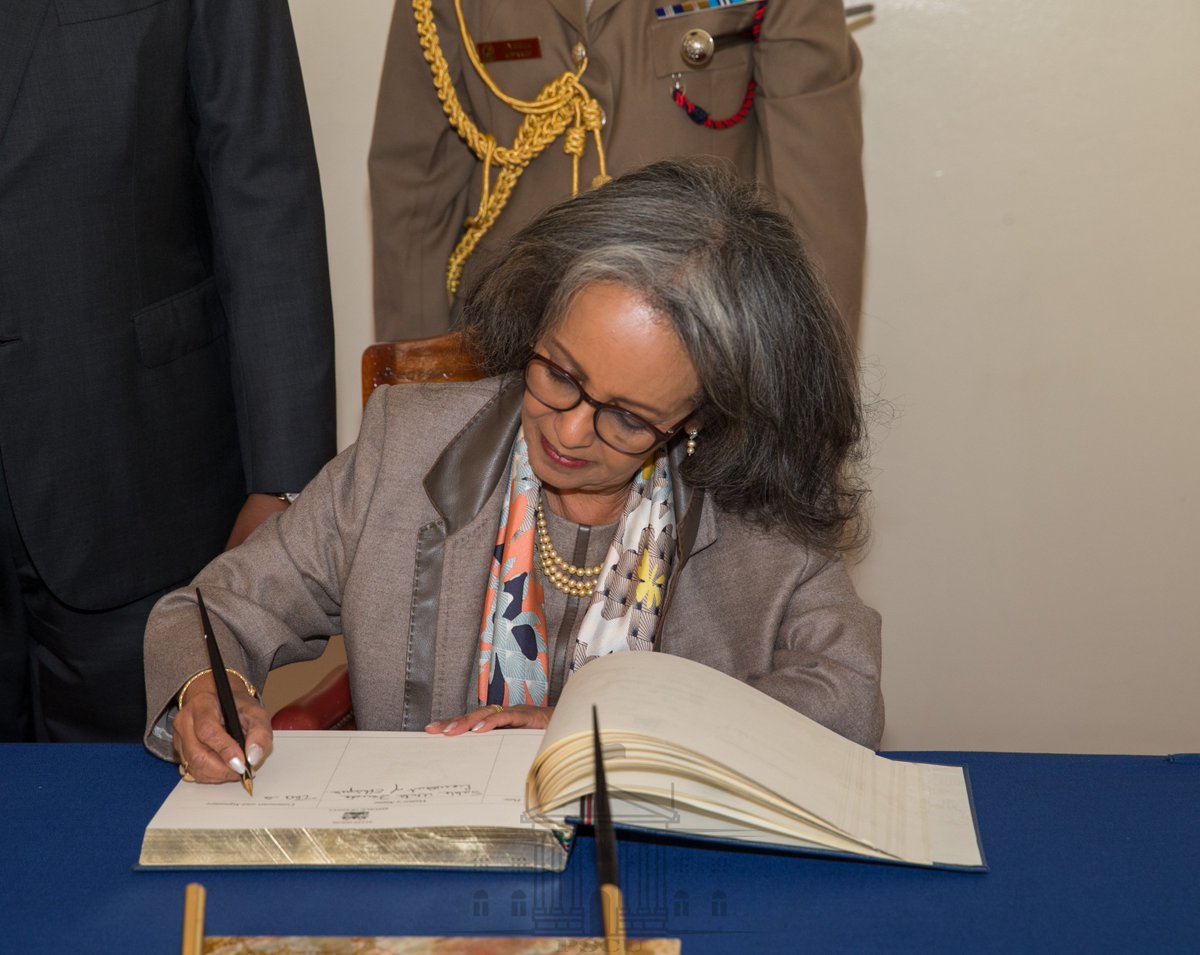 StateHouseKenya's tweet photo. H.E President Uhuru Kenyatta and First Lady Margaret Kenyatta receive Her Excellency President @SahleWorkZewde of the Federal Democratic Republic of Ethiopia🇪🇹, at State House, Nairobi. President Zewde is on an official visit to Kenya. https://t.co/ZoFlFDWBxe