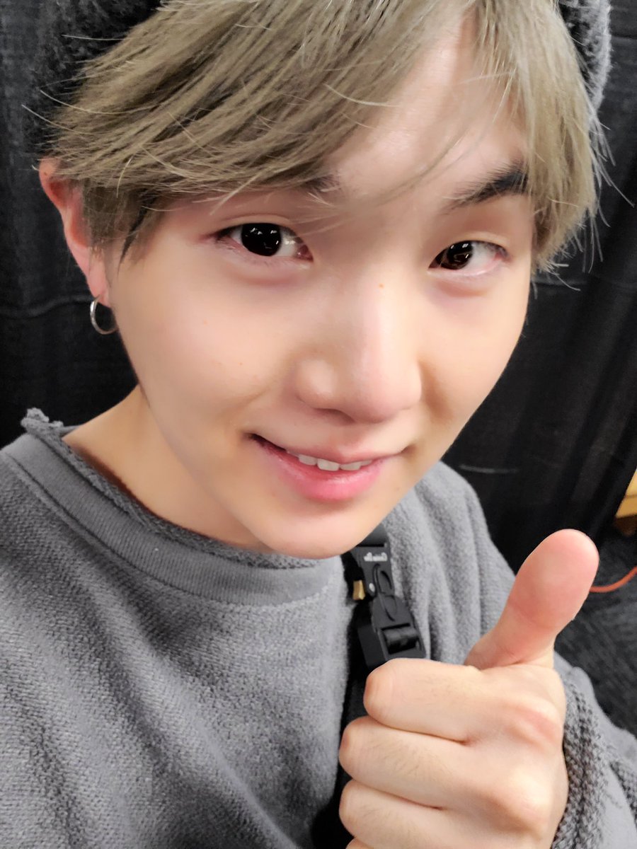 BTSGlobal7's tweet photo. ¡Ten Cuidado y cuidate de un Resfriado! #SUGA https://t.co/GbuBNo2Gxl