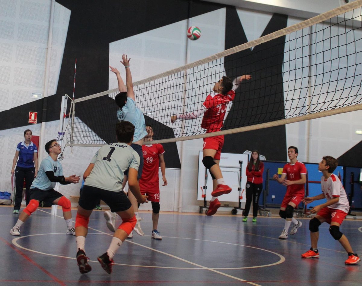 IESValdesparter's tweet photo. Enhorabuena al equipo de #voleibol del IES 🏐 Campeones cadete de Aragón!! 😍👏🙌💪🏆 #WeAreTheChampions #somosprotagonistassomosservicio https://t.co/RiplZgcdD1