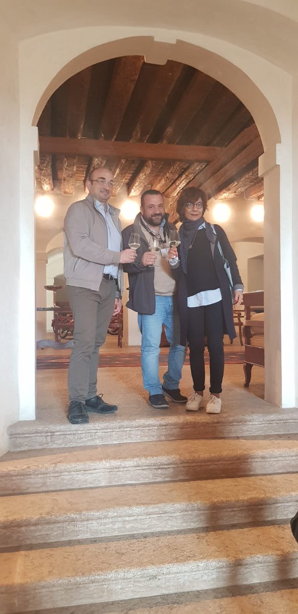 dbienna's tweet photo. #GaraNazionaleIstitutiAlberghieri  Villa Sandi e degustazione del Prosecco Valdobbiadene #èunosporcolavoromaqualcunodovràpurfarlo https://t.co/OQ7PmNybKl