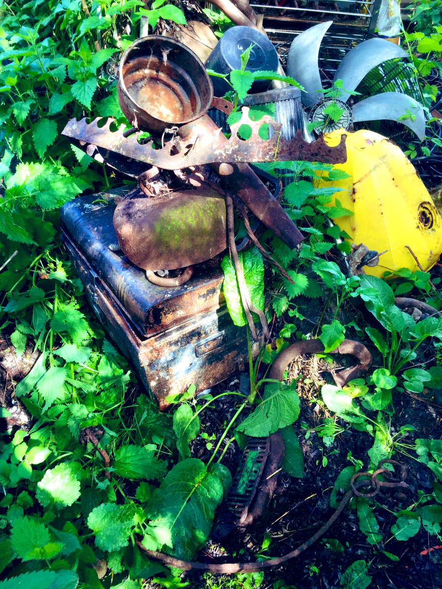 overgrowthesys1's tweet photo. Our search for up cycled solutions are exhaustive... you may see scrap, we see possibility and inspiration! Coming soon to @ShangrilaGlasto #livinglungs #overgrowthesystemcreations #shangrila #fleejones #cocolava #makgilchrist #ediblebusstop ❤️✊🏻🌳 https://t.co/w5xiK33Bky