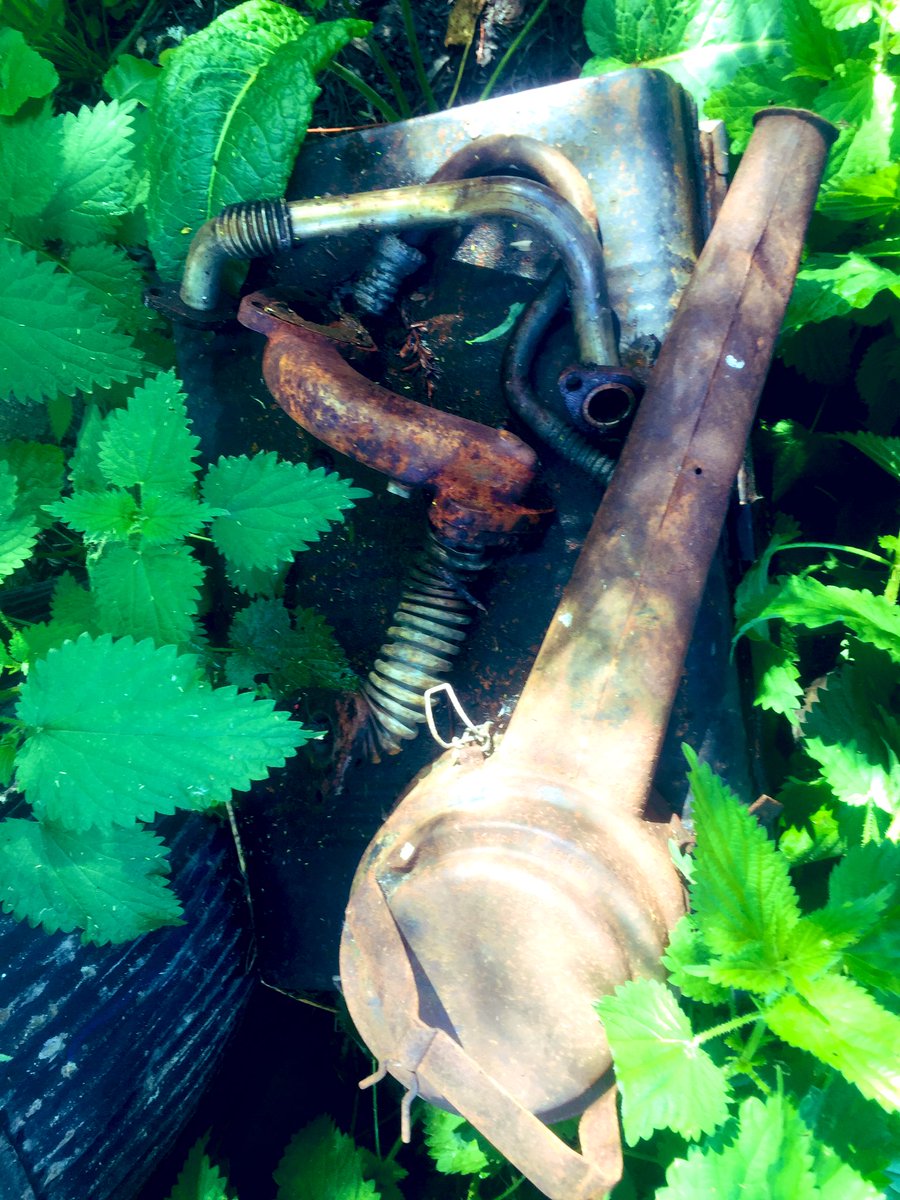 overgrowthesys1's tweet photo. Our search for up cycled solutions are exhaustive... you may see scrap, we see possibility and inspiration! Coming soon to @ShangrilaGlasto #livinglungs #overgrowthesystemcreations #shangrila #fleejones #cocolava #makgilchrist #ediblebusstop ❤️✊🏻🌳 https://t.co/w5xiK33Bky