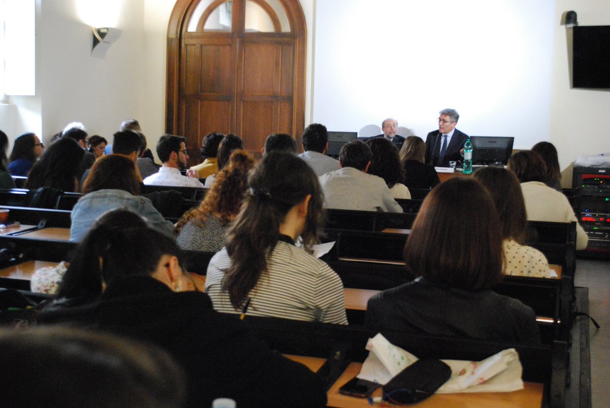 UniLUMSA's tweet photo. Linguaggio dei #giovani, #HateSpeech e #HateWords: con gli interventi di Luca Milano (#Rai Ragazzi) e Roberto Natale (@RespSocialeRai) termina la prima parte del convegno. Nel pomeriggio ospiti @edoferrario e @THEPILLSeries. Info: https://t.co/InIsRoLvKN https://t.co/V3Dzpj4GFI