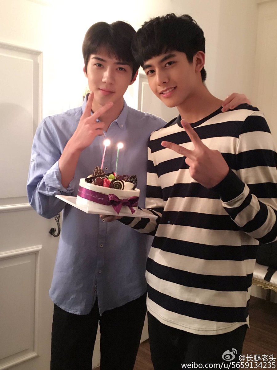 WHAT??They know each other?? How did they?? It seems it has been long time they know each otherI have no idea bout this What a surprise What a agreat line  #SongWeiLong  #宋威龙  #sehun  #EXO