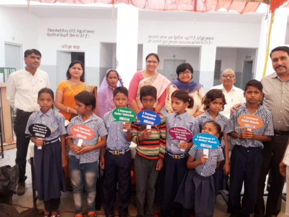 PrerrnaSingh's tweet photo. Participated as #ChiefGuest in #PraveshUtsav of Government School, Girdharipura Jaipur and #Speakup about following #RoadSafety practices.. #SayNoToMobile, #SayYesToHelmet.. #SafeWalking.. #Children and #Parents along with #Teachers taken oath to follow #SafetyNorms. https://t.co/PI3RydUAgq