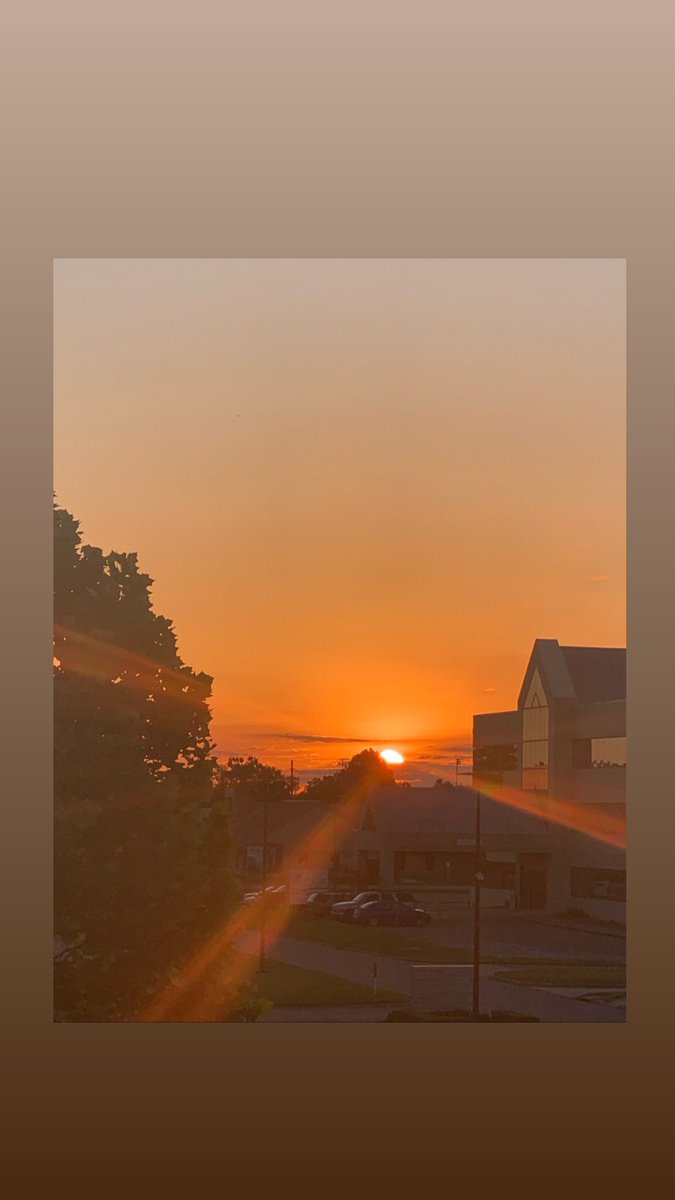 geauxnatural's tweet photo. Sunrise Trekking is a GREAT start to your day! 🌅👟
#TeamSunrise
#530am5K
#10WeekWalkingChallenge
#Week5
#Day2
#UltimateTrekker
#Day314
#MovingWithTheMayor
#GotToKeepMoving
#girltrek
#nolatreks
💙💛🧡 https://t.co/oUK9rHghzG
