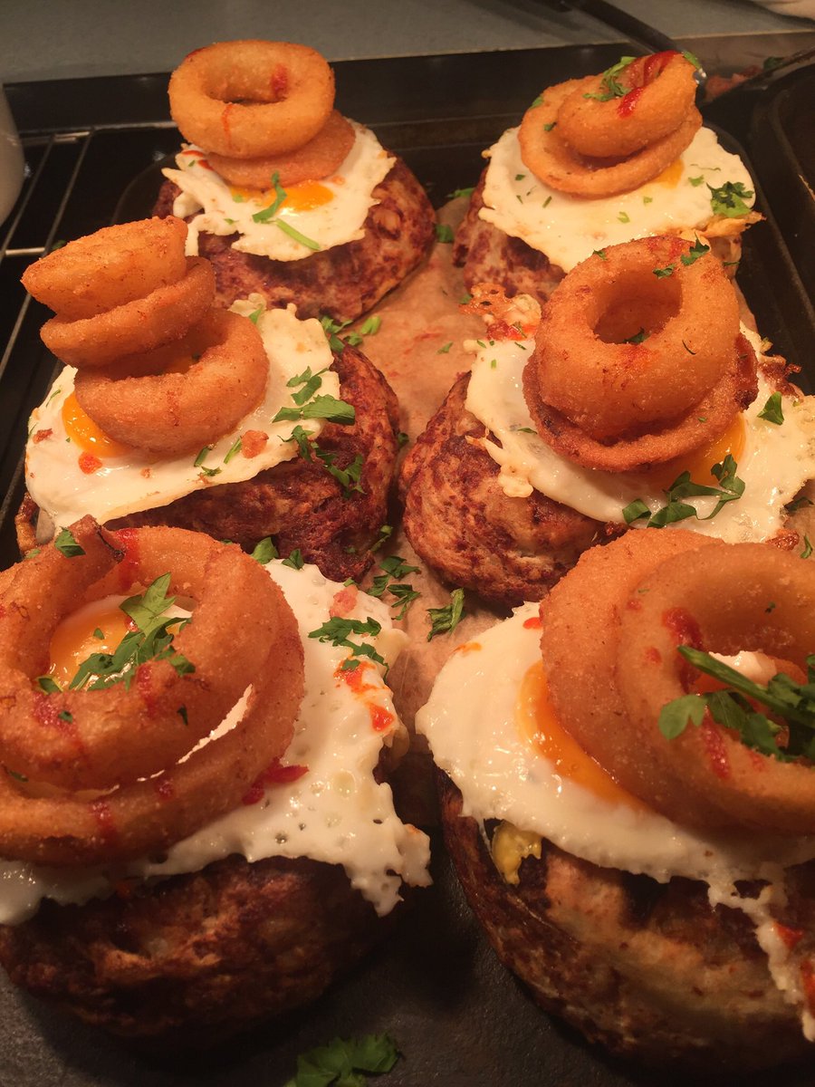 unclefredsdine1's tweet photo. Mmm corned beef hash cakes @elioruk @polly_vanHagen #EliorFoodie https://t.co/bLXCFXkKZJ
