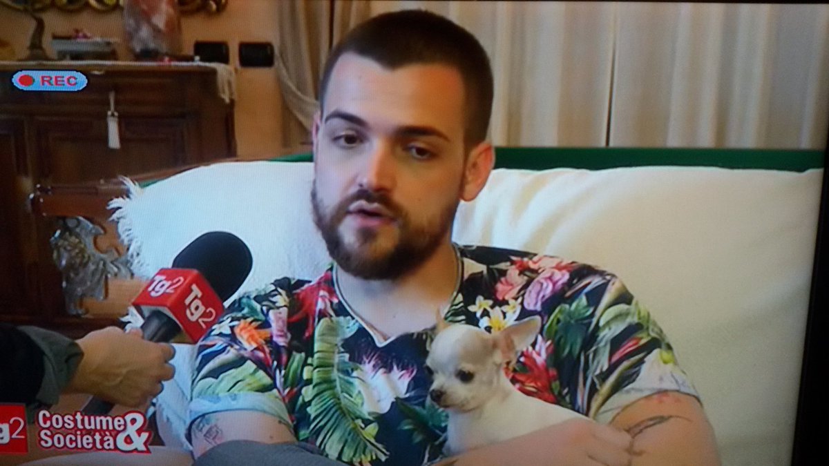 Bellissima intervista su #TG2  <a href="/RaiDue/">Rai2</a> con <a href="/Valerio_Scanu/">ValerioScanu</a>  grande artista ❤😍 chi ama e rispetta gli animali 🐕🐶🐴 ha un cuore d'oro! 😘❤ #Affrontiamoci