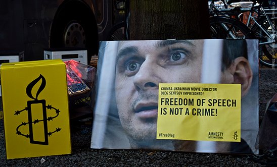 amnesty_de's tweet image. Ganze 5 Jahre ist der Regisseur Oleg Sentsov nun schon im Gefängnis. Wir fordern seine Freilassung! 

Unterstützt uns dabei und kommt heute (16. Mai; 17 Uhr) zur Mahnwache vor die Russische Botschaft (Unter den Linden 63-66) in #Berlin.

#OlegSentsov #FreeOleg