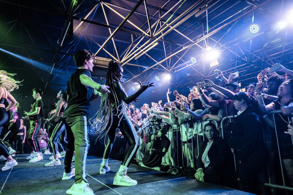NowUnitedMusic's tweet photo. Wow São Paulo!! Thank you @rexonanowunited - DIARRA 🇸🇳 
#RexonaNowUnited
#DanceMaisVivaMais
#DanceMoreLiveMore
#RexonaDanceStudio https://t.co/25pPw4iIqZ