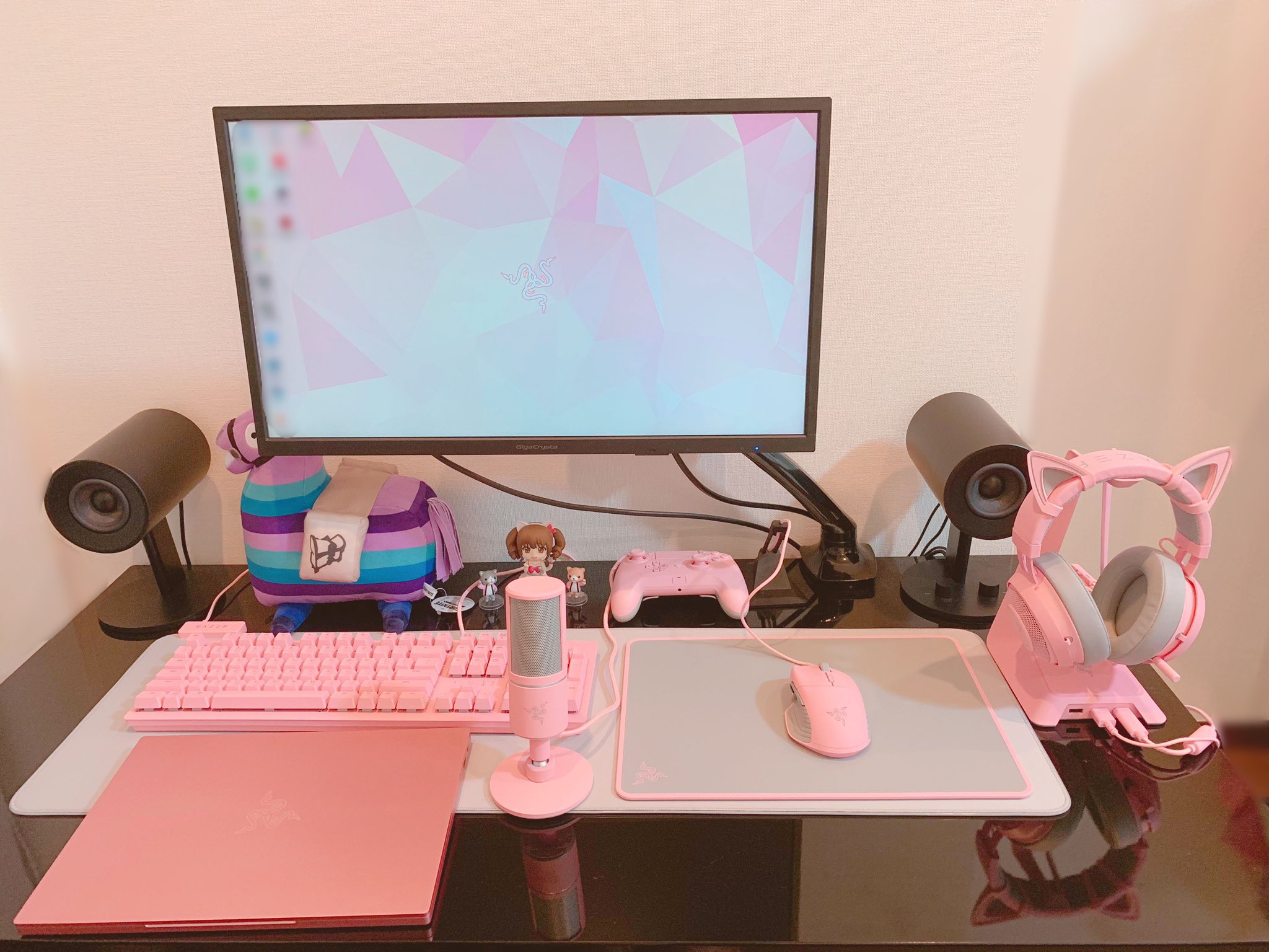 えなこ Pc周り可愛くなってきた Razer T Co 0vate38bzj Twitter