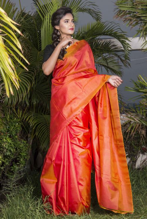 Fashionable orange color double tone shade #sonamukhisilk #saree #sonamukhisaree #bursana
buy bursana.com/collections/so…

#sarionline #offer #mothersday2019 #giftyourmom #sustainablefashion #Bursana #ethnic #sarifashion #mom