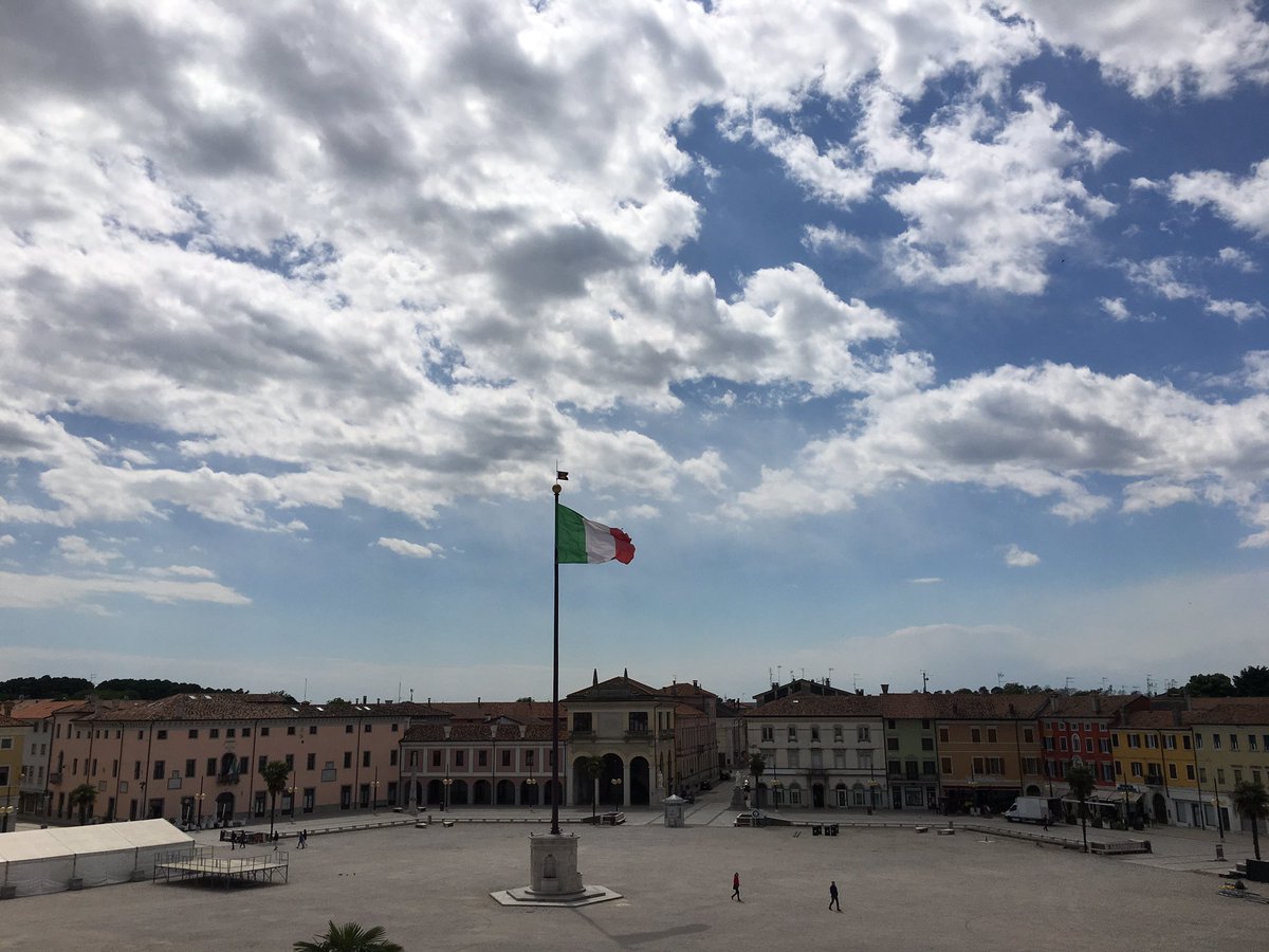 Il #Cielo e #Palmanova 
Il #Cielo a #Palmanova 

#FVGLive <a href="/ComunePalmanova/">Comune di Palmanova</a> @FVGlive