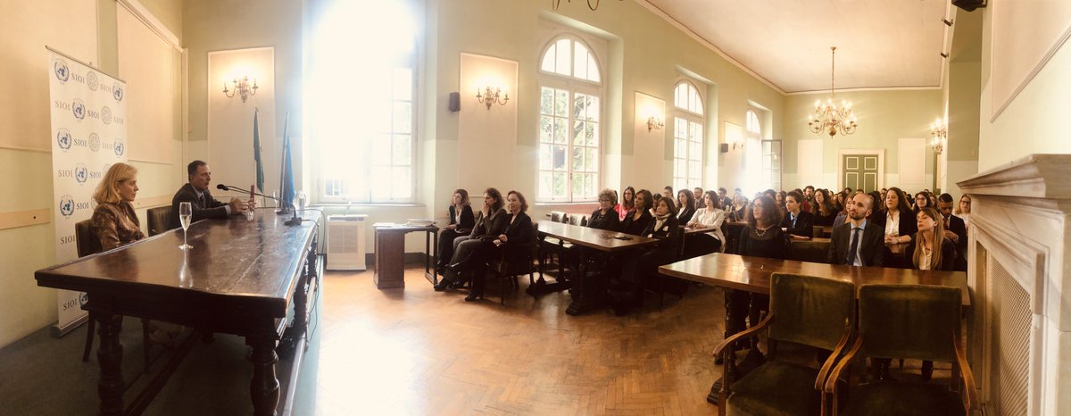 SIOItweet's tweet photo. 🎓Master in Studi Diplomatici #SIOI:
Il presidente @FrancoFrattini e il #SG Farnesina Elisabetta Belloni @ItalyMFA consegnano i diplomi agli studenti 🍀#mastersioi #carrieradiplomatica #diplomacy #graduationday #diplomazia https://t.co/n8FULOQ7Ni