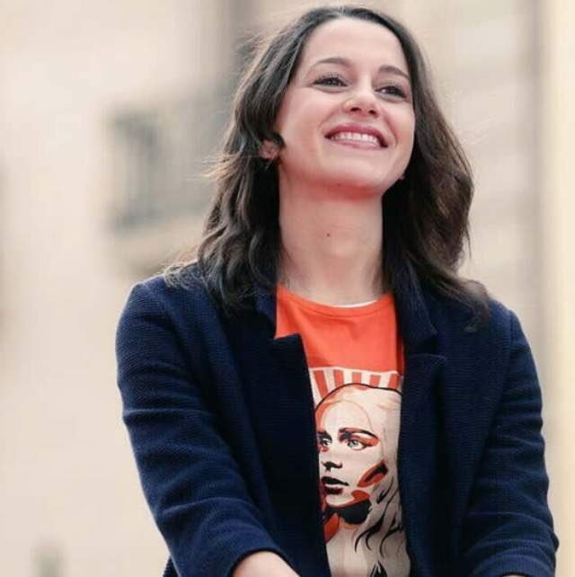 queconovell's tweet photo. Ella ja va avisar https://t.co/FPcjf9mrlH
