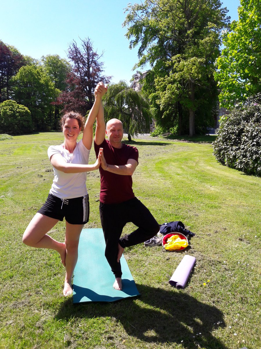 CallantVerzeker's tweet photo. Deze middag vonden de collega's @CallantVerzeker energie in ontspanning tijdens een 🌞 yogasessie@work. 🧘‍♀️🧘‍♂️ #sportiefstemakelaar #balance #bodypositive #energy #learnyoga #meditation #practiceyoga #worldofyoga #yogagoals #fitstemakelaar https://t.co/PiUQQBvKwv