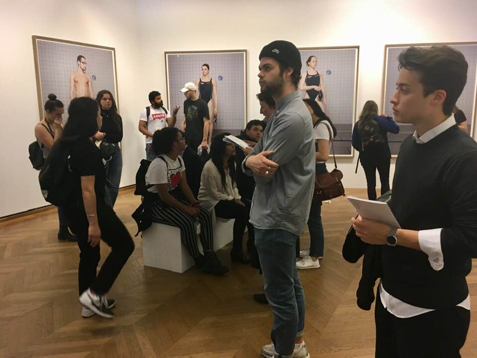 ecole_mjm's tweet photo. [#MJMParis] Dans le cadre du cours de Rencontres Photographique, les étudiants en #Photographie se sont rendus à la @mep_paris ! 👌

Plus d'infos sur le #MJMBlog 👉 https://t.co/6EaDl4D00Z https://t.co/FXKJ7VHLCe