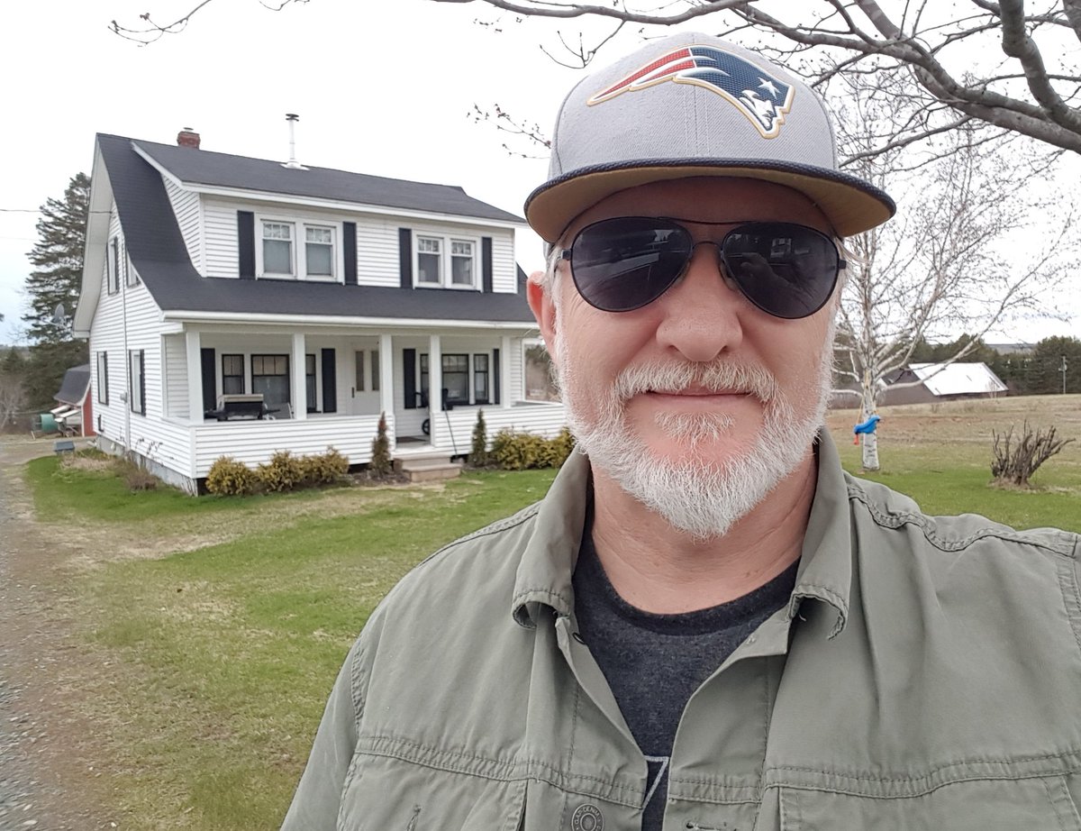 AussieBigDaz's tweet photo. Jean jacket and a baseball cap..... I'm starting to look like a local! #AussieInCanada #australia #canada #troutbrook #newbrunswick #atlanticcanada #maritimes #miramichi #patriots https://t.co/wYgNb7B9dC