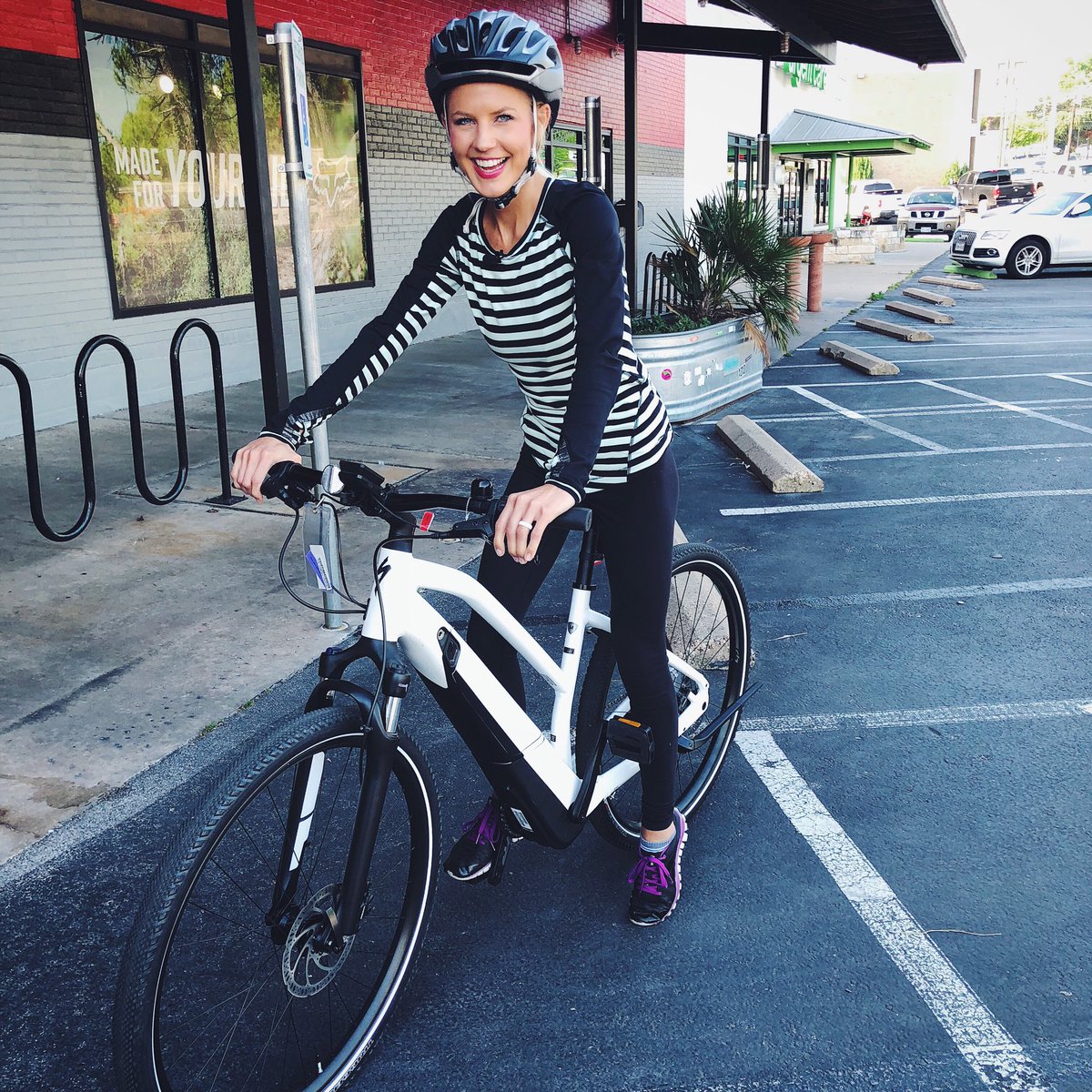 tierraonFOX7's tweet photo. Dust off those helmets... Bike to Work Day is Friday!!! The event hosted by @bikeaustin will have a variety of fueling stations throughout the city + a Bike from Work Afterparty. Iโll have the details from @bicyclesportshop on @fox7austin at 5. #biketoworkday #b2wd https://t.co/4NWWqrJ4GR