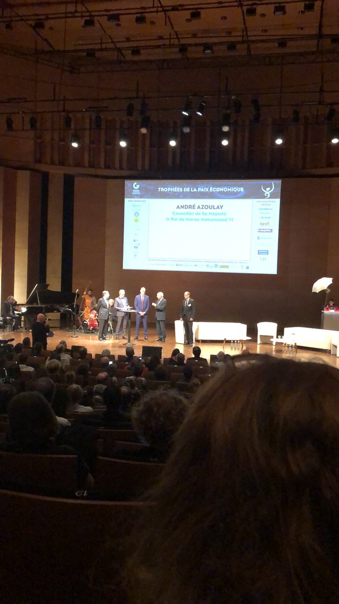 R_deTellier's tweet photo. En direct des #trophésPaixéconomique avec @Grenoble_EM pour Arc Industries #grenoble #arcindustries #paixeconomique #Mindfulness https://t.co/wbxOk4wQtq