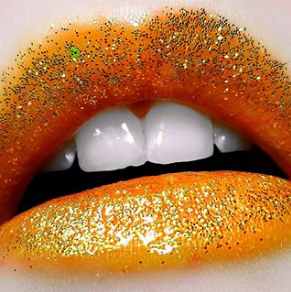 SalonConnectUK's tweet photo. Major lip envy and inspiration, created by @makeklaraup 😍

Do you love this glittery look as much as us?
.
.
.
#mua #makeupinspiration #makeupenvy #glitterylips https://t.co/M34CNWttAV