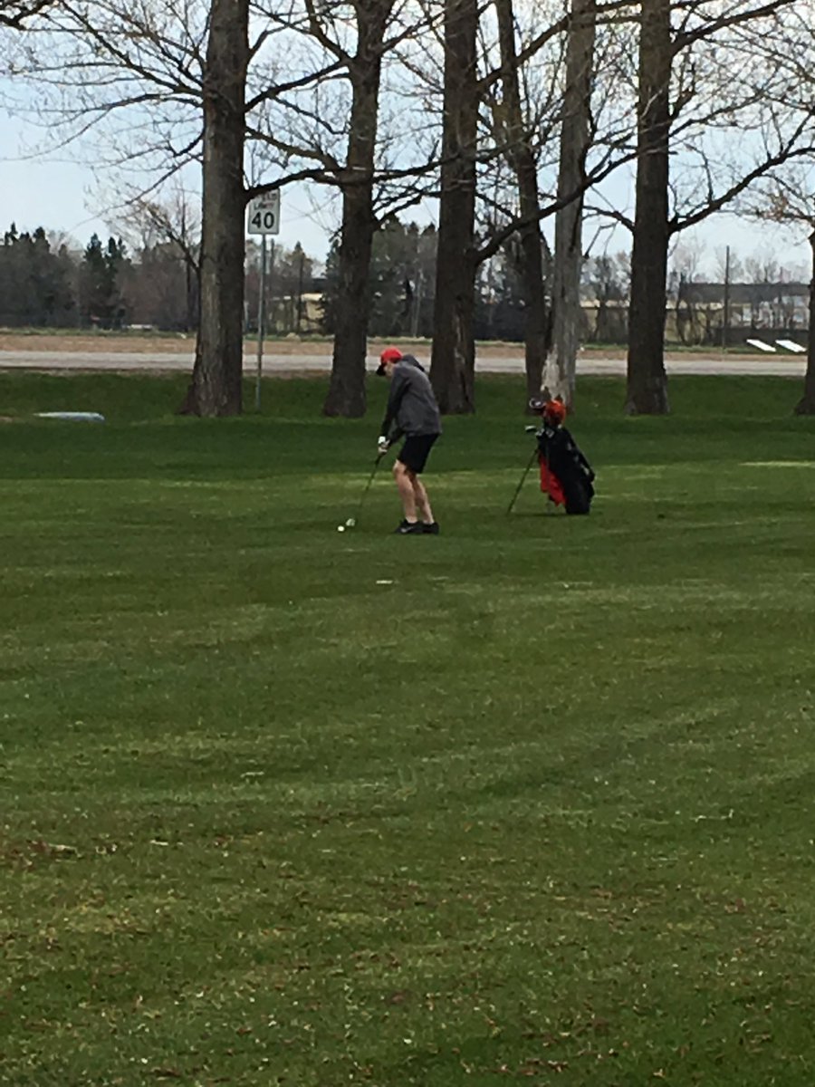 tlindgren7's tweet photo. Austin Rusling puts in on the green. https://t.co/fqnnouBRsR