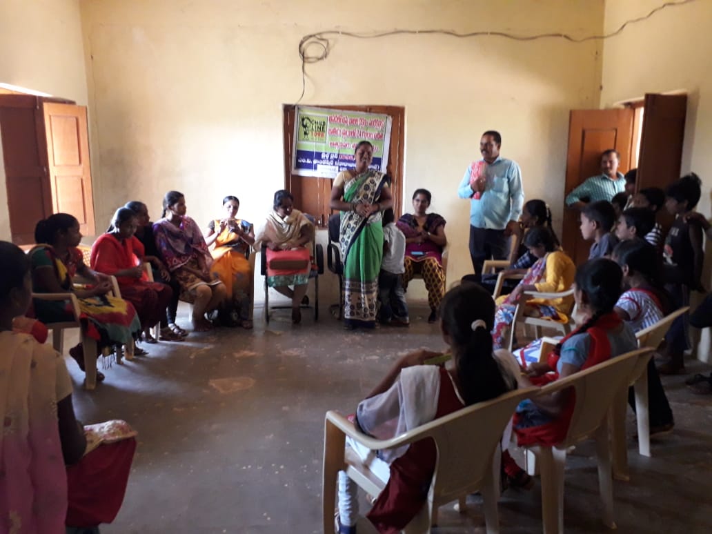 FoundationMv's tweet photo. Kishorabalikala (adolescent girls) meeting at Kummariguda, Nawabpet mandal (Vikarabad, Telangana) to promote Childline 1098. Child marriage, Child trafficking discussed.5/8
#MVFoundation, #Kishorabalikalameeting,  #childmarriage,  #childtrafficking, #childabuse, #sarpanch https://t.co/LARA7BVqbB