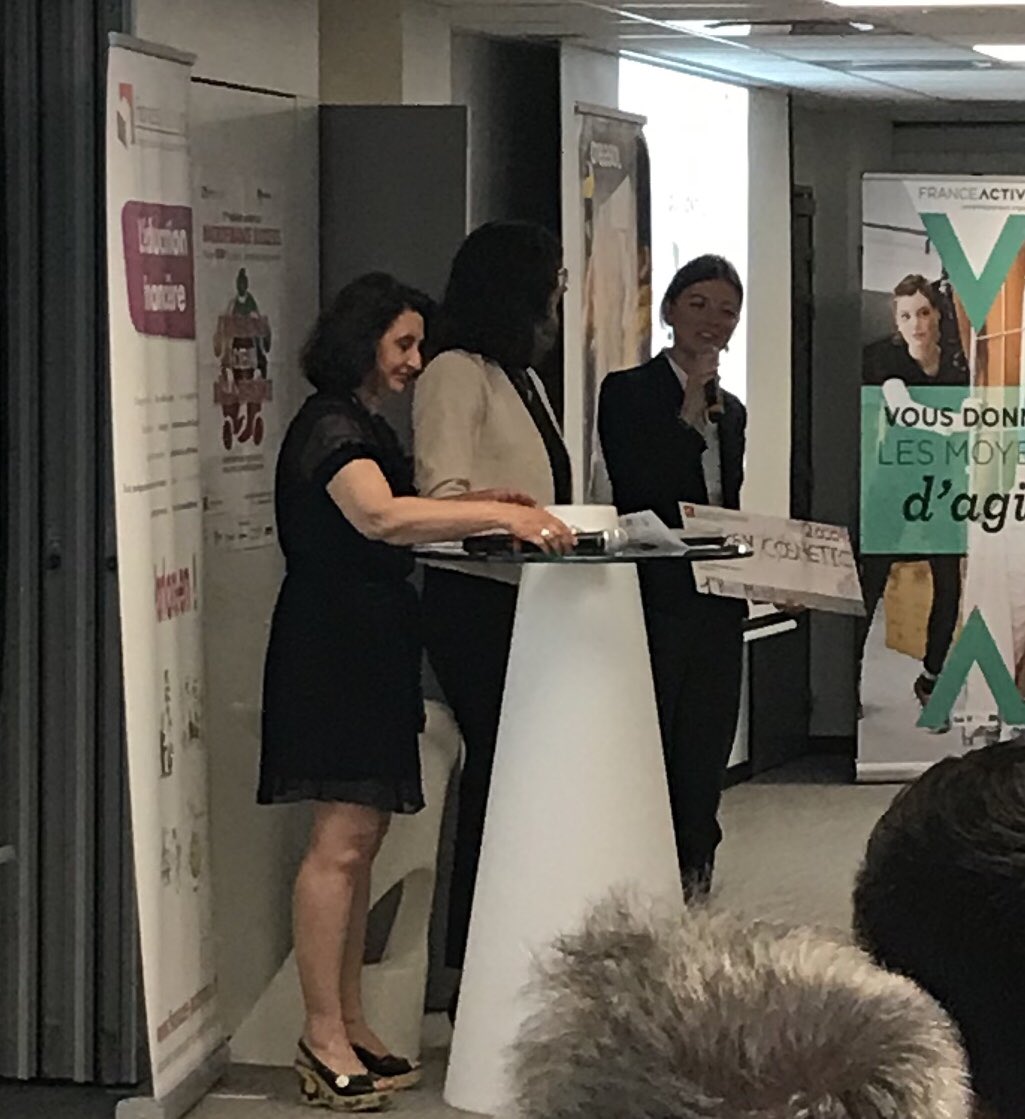 KtyNico's tweet photo. Trophée #microfinancesuccess 2019 à Wakey Cosmetic remis par @F_Lemalle Présidente du COS de la @CE_CotedAzur avec @crea_sol et @Fin_Pedagogie https://t.co/ZiUrSs656U