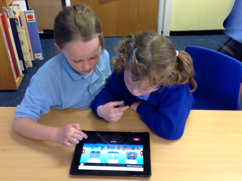 TarvinPrimary's tweet photo. Top teamwork in Potter class while playing on the Great Fire of London game. We loved it! #tarvinhistoryy1/2 #potterclass https://t.co/Jt22ROBH2N
