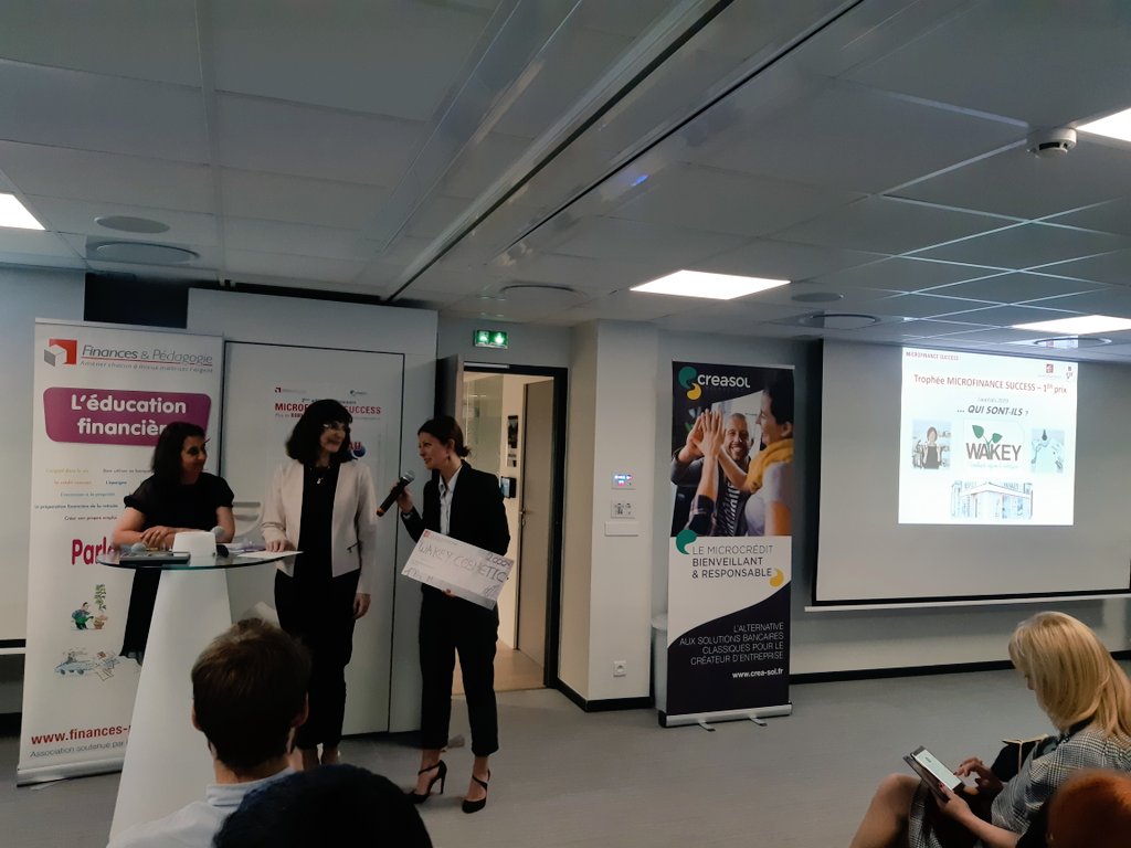 PascaleG_RSE's tweet photo. 1er prix #MicroFinanceSuccess @CE_CotedAzur - @crea_sol et @Fin_Pedagogie : #Wakey cosmétiques Vegans et Ecologiques sur Nice et en ligne.. L avenir orienté santé et environnement #RSE #CECAZ https://t.co/SQz6jGR8eI