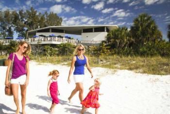 #FLTravelChat Q5: Great Family-Friendly Beaches in FL?
In #MySarasota we've got 5 incredible beaches with plenty of sand and bathrooms/concessions nearby:
#SiestaBeach 
#LidoBeach
#NokomisBeach
#CaspersenBeach
#NokomisBeach
A Parents Guide to Each >> buff.ly/2WIpVOX